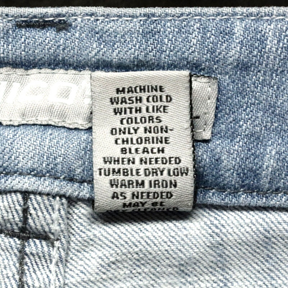 Chicos Jeans 0.5 Short Petites 6P Blue Flare Leg Platinum Charm SH Stretch Denim - Picture 12 of 12